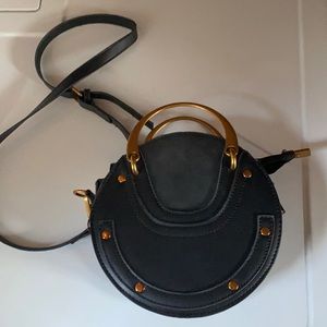 Black and gold crossbody bag with zipper closure